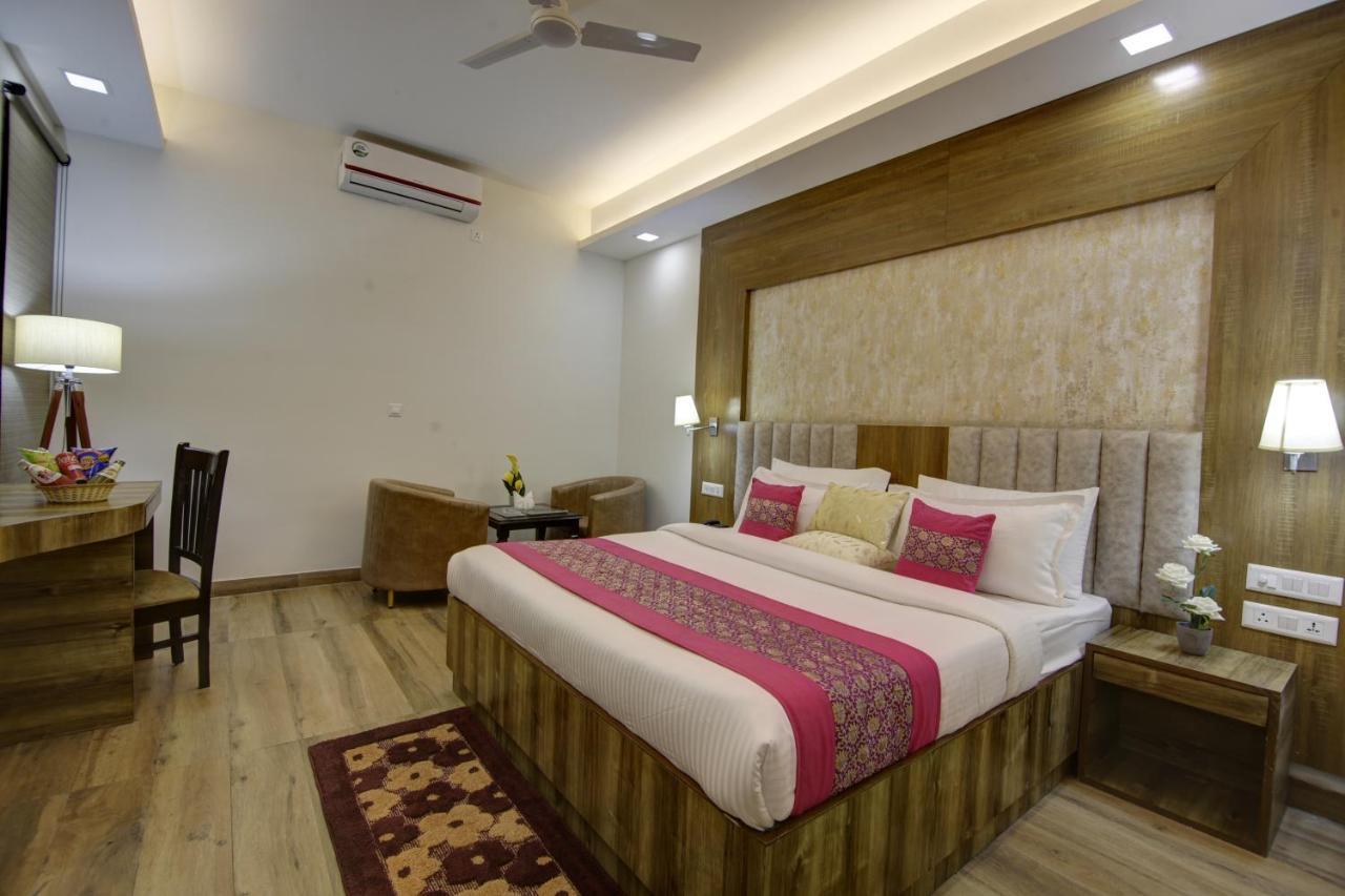 Hotel The Prithvi Near Delhi Airport Yeni Delhi Dış mekan fotoğraf