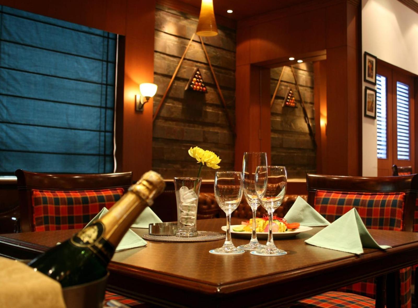 Hotel The Prithvi Near Delhi Airport Yeni Delhi Dış mekan fotoğraf